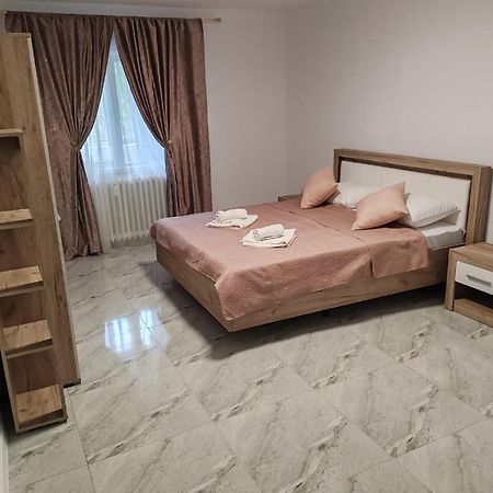 Garsoniera G3 Apartment Крайова Екстериор снимка