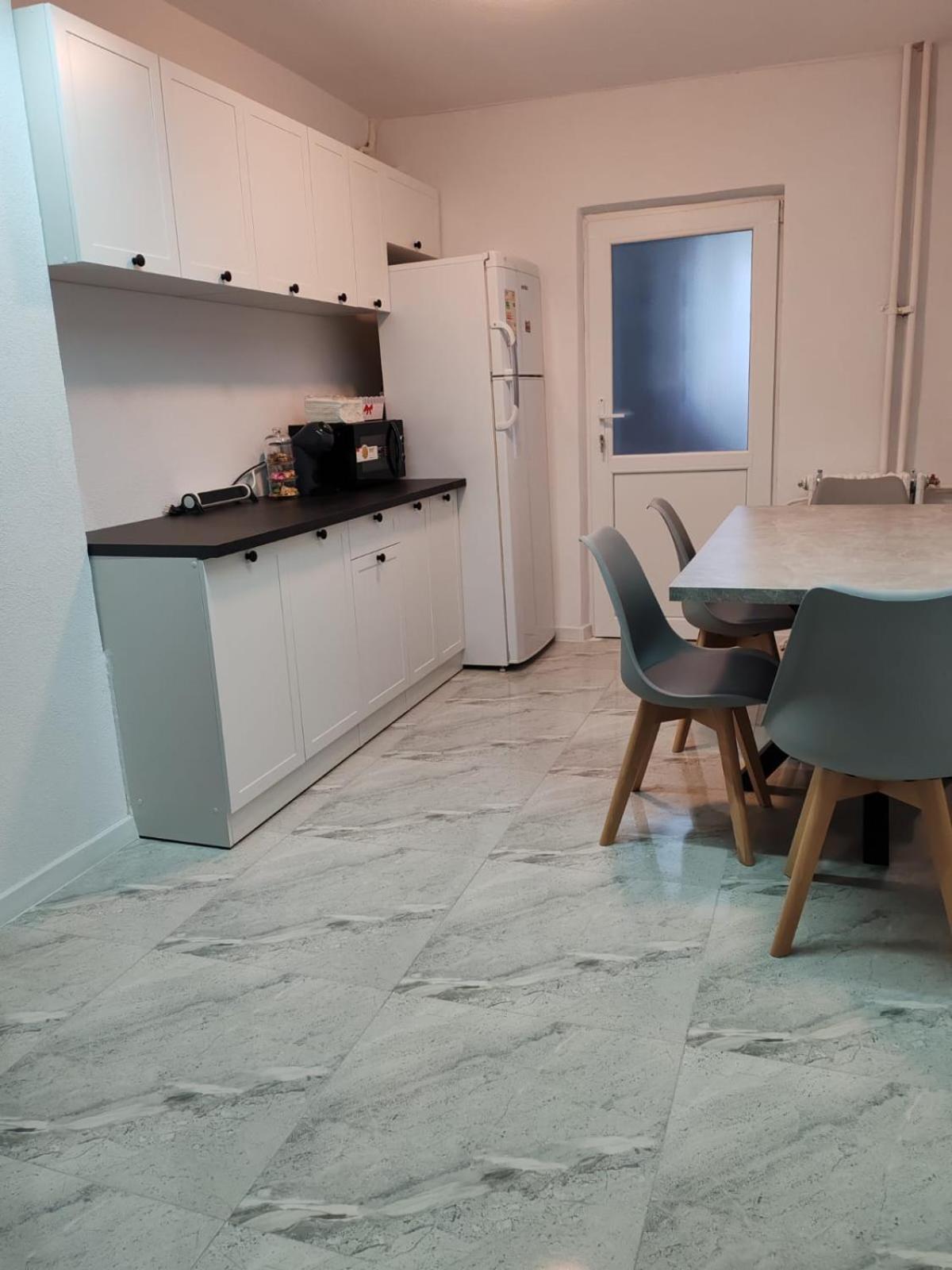 Garsoniera G3 Apartment Крайова Екстериор снимка