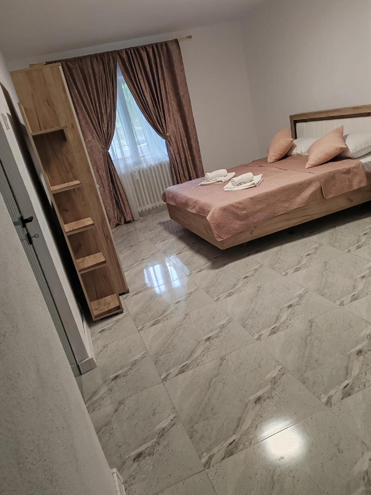 Garsoniera G3 Apartment Крайова Екстериор снимка