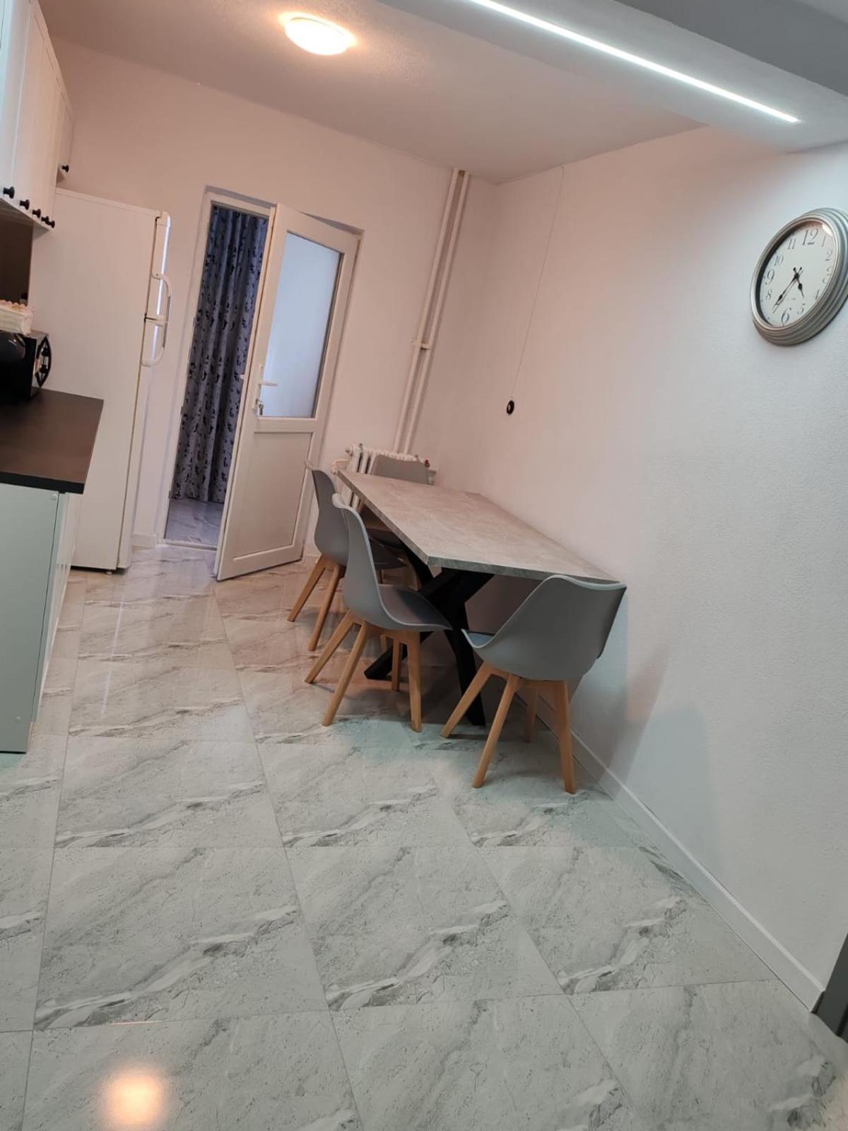 Garsoniera G3 Apartment Крайова Екстериор снимка