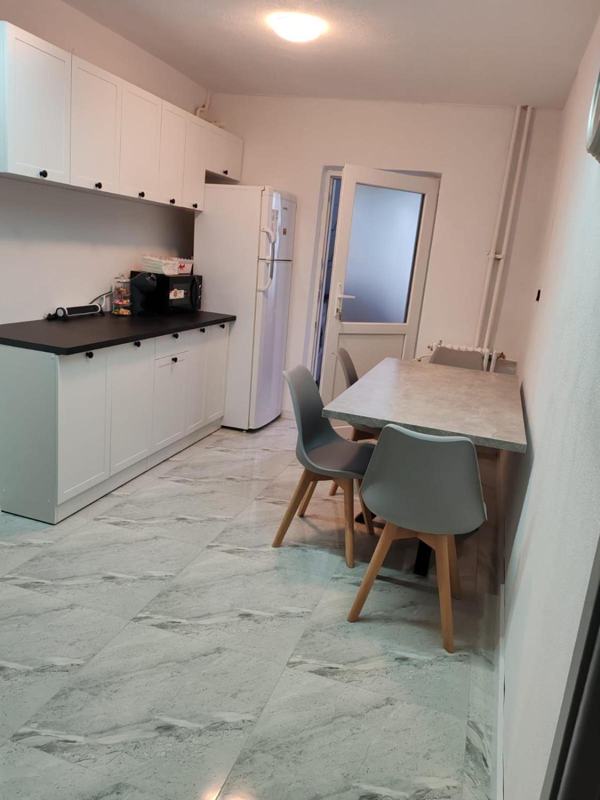 Garsoniera G3 Apartment Крайова Екстериор снимка
