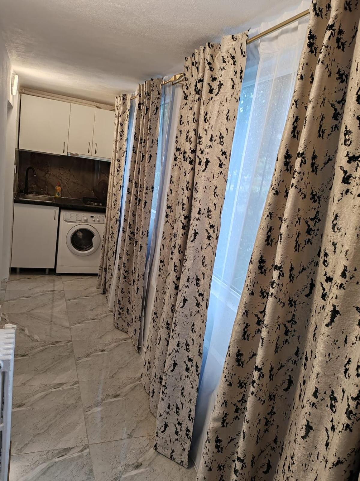 Garsoniera G3 Apartment Крайова Екстериор снимка
